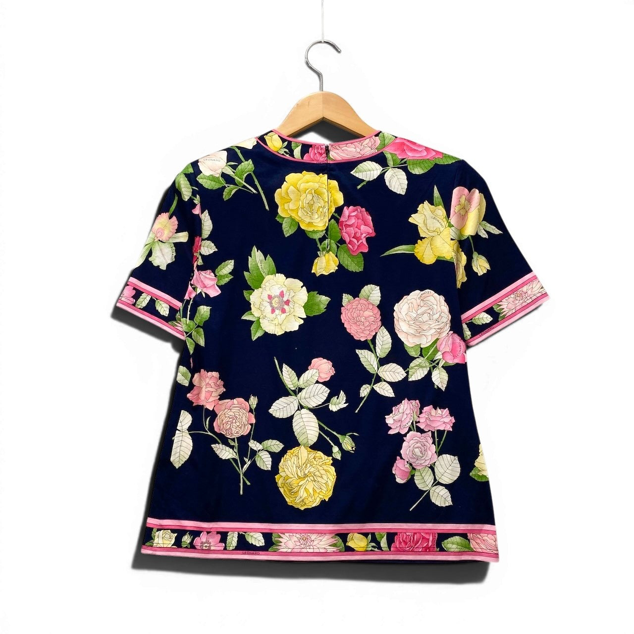 27f17 【美品】 LEONARD FASHION レオナール 半袖Tシャツ クルーネック カットソー 美しい花柄プリント サイズM ネイビー コットン100％ レディース 女性服u02t