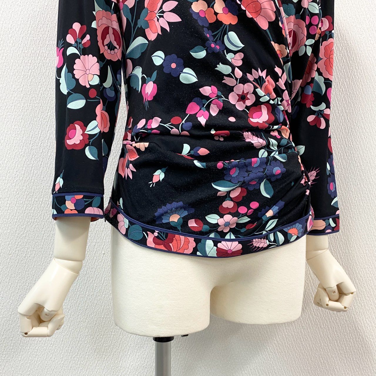 85i12 LEONARD PARIS レオナール インポートライン カシュクール カットソー ブラウス トップス 美しいプリント マルチカラー レディースu02t