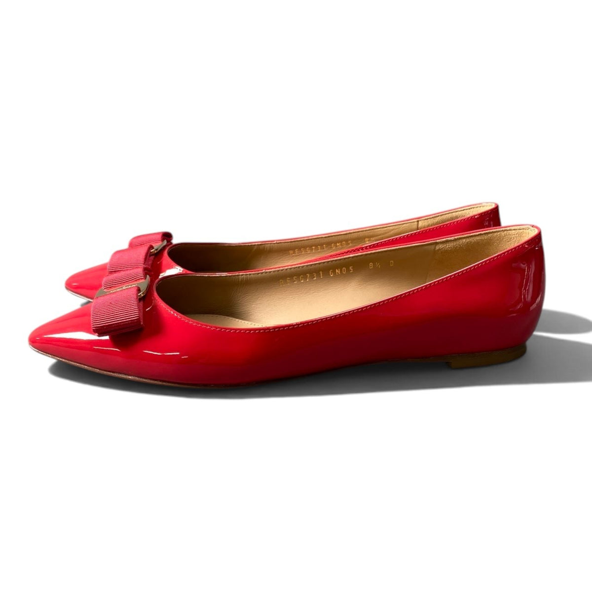 1i7 Salvatore Ferragamo サルヴァトーレフェラガモ ヴァラリボン パンプス フラットシューズ 8.5 レッド パテントレザーu02t