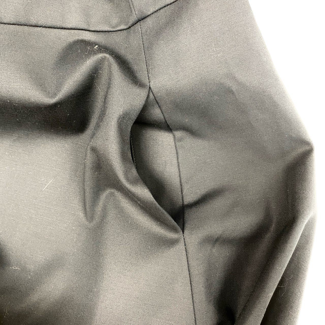 6c20 《極美品》 EMPORIO ARMANI エンポリオアルマーニ キャップスリーブ 半袖ワンピース 膝丈ワンピース 42 ブラック 2023年u02t