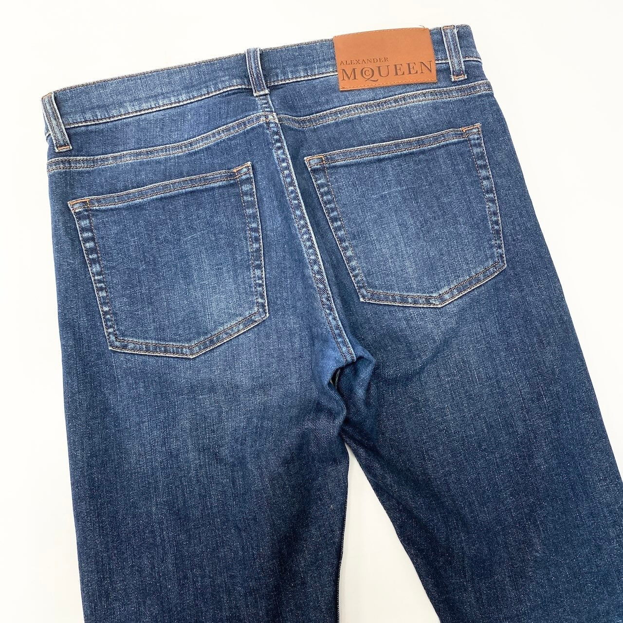 20d30 ALEXANDER MCQUEEN アレキサンダーマックイーン デニムパンツ テーパードデニム ボタンフライ ドクロボタン サイズ46 インディゴブルー メンズ 紳士服u02t