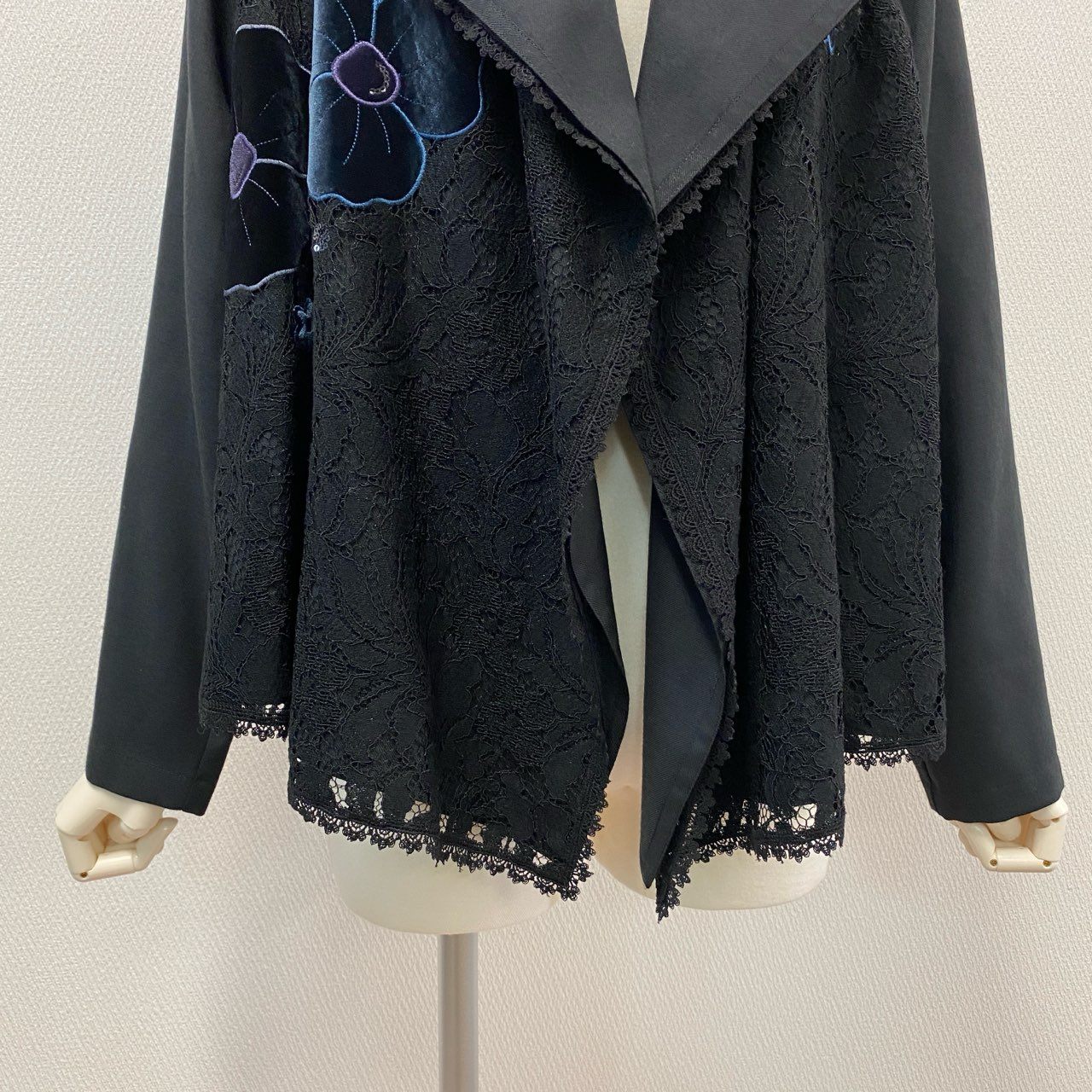 52k23 TOKUKO 1er VOL トクコプルミエヴォル レースジャケット フラワーモチーフ 花柄 アップリケ スパンコール装飾 レディース 女性用 9 ブラックu02t