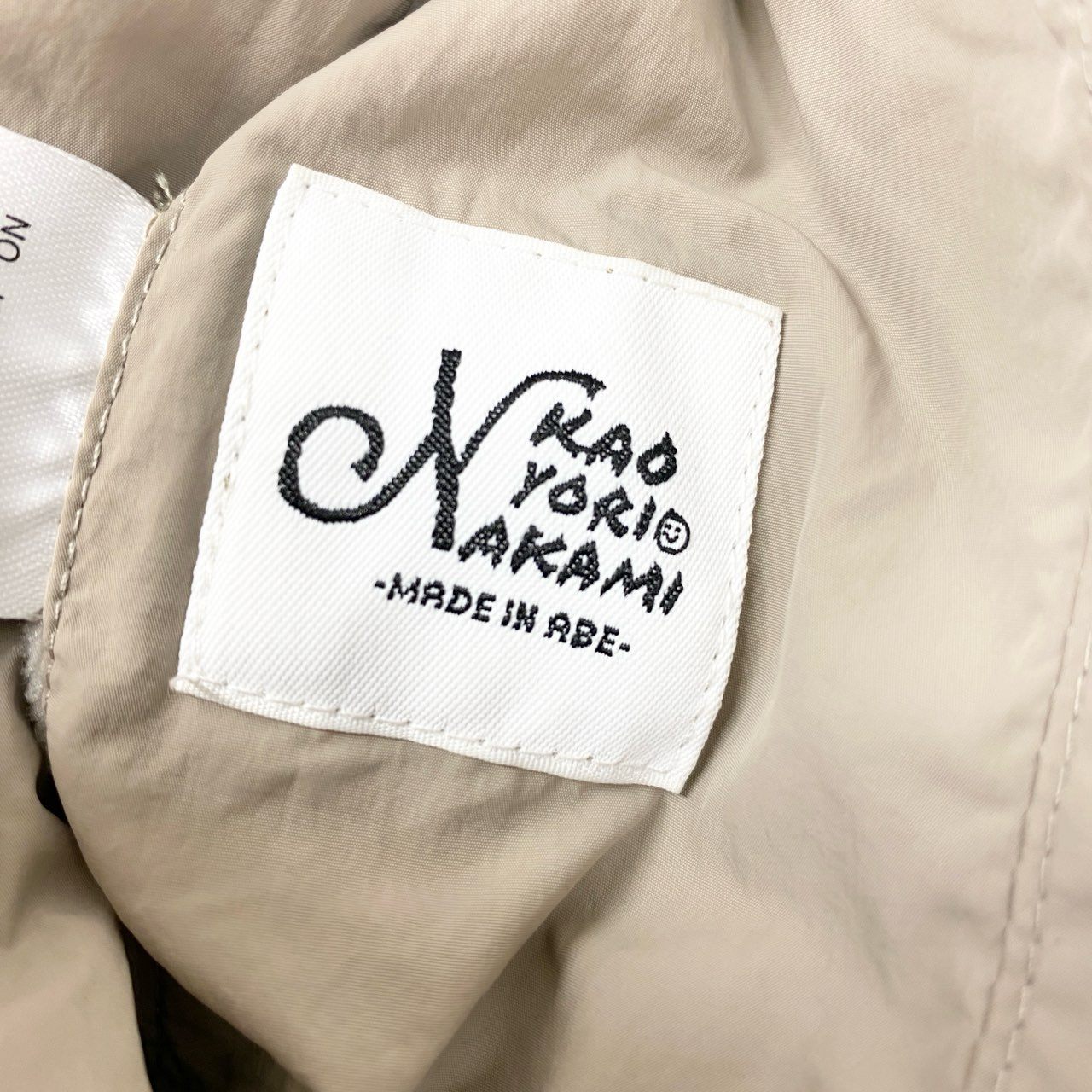 86L5 《美品》 KAOYORINAKAMI カオヨリナカミ KYRN リバーシブル ダウンジャケット サイズL ベージュ グリーン フラワー刺繍デザインt18r