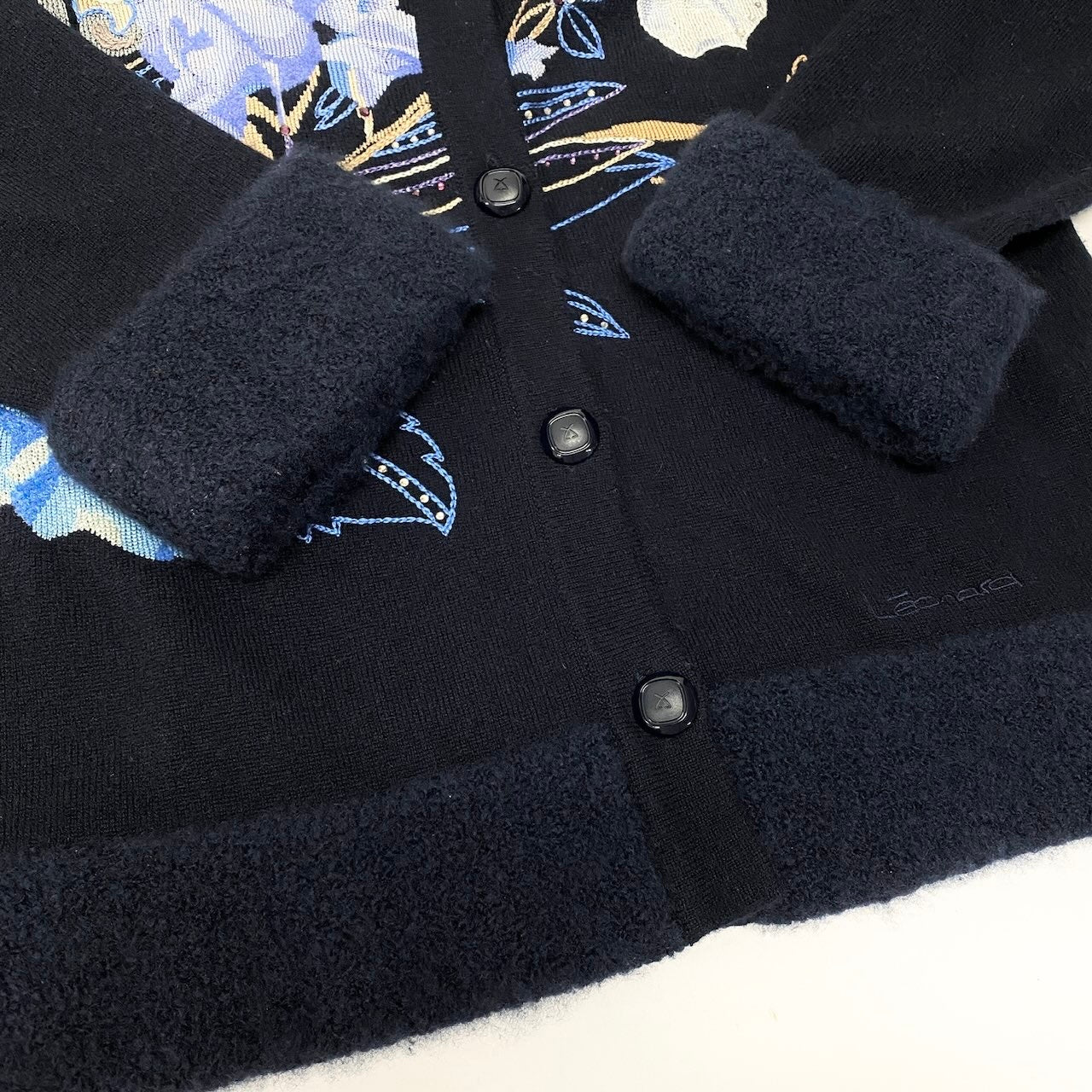 85d9 LEONARD FASHION レオナール ロングスリーブ ニットカーディガン 花柄刺繍 ラインストーン装飾 カシミヤ混 サイズ42 ネイビー レディース 女性用o07t