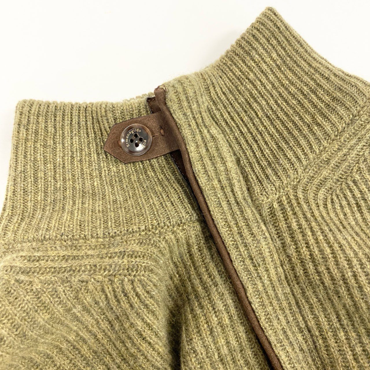 5i12 《美品》 Ermenegildo Zegna エルメネジルドゼニア ハイネック ニット セーター トップス レザーチンストラップ 48/S グリーン カシミヤ メンズu02t