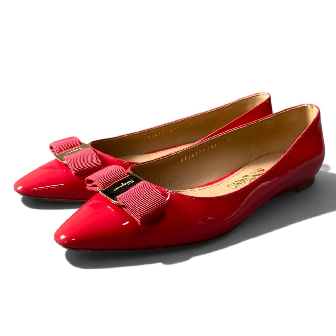 1i7 Salvatore Ferragamo サルヴァトーレフェラガモ ヴァラリボン パンプス フラットシューズ 8.5 レッド パテントレザーu02t