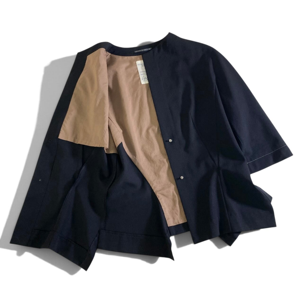 34j26 【美品】 YOHJI YAMAMOTO COSTUME ヨウジヤマモト コスチューム 2000年SS アーカイブ ノーカラージャケット 7分袖 フォーマル サイズ1 ブラック レディースu02t