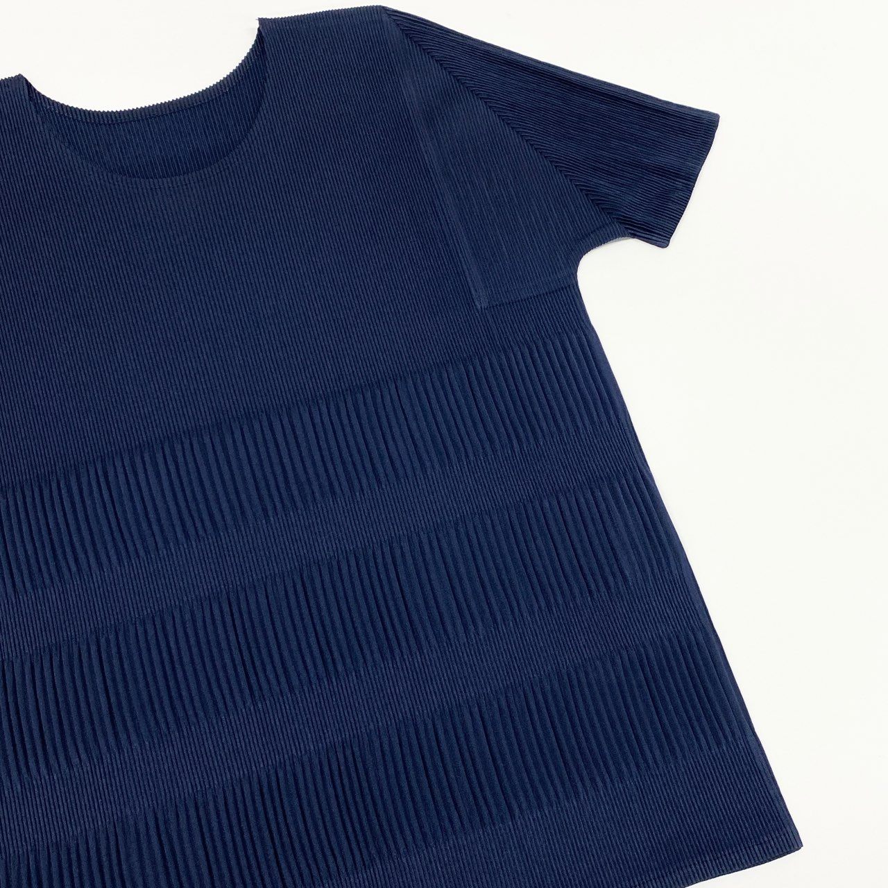 37a16 《美品》 PLEATS PLEASE プリーツプリーズ イッセイミヤケ プリーツ加工 半袖Tシャツ カットソー トップス PP93-FK882 サイズ3 ネイビー ポリエステル100％ レディース 日本製