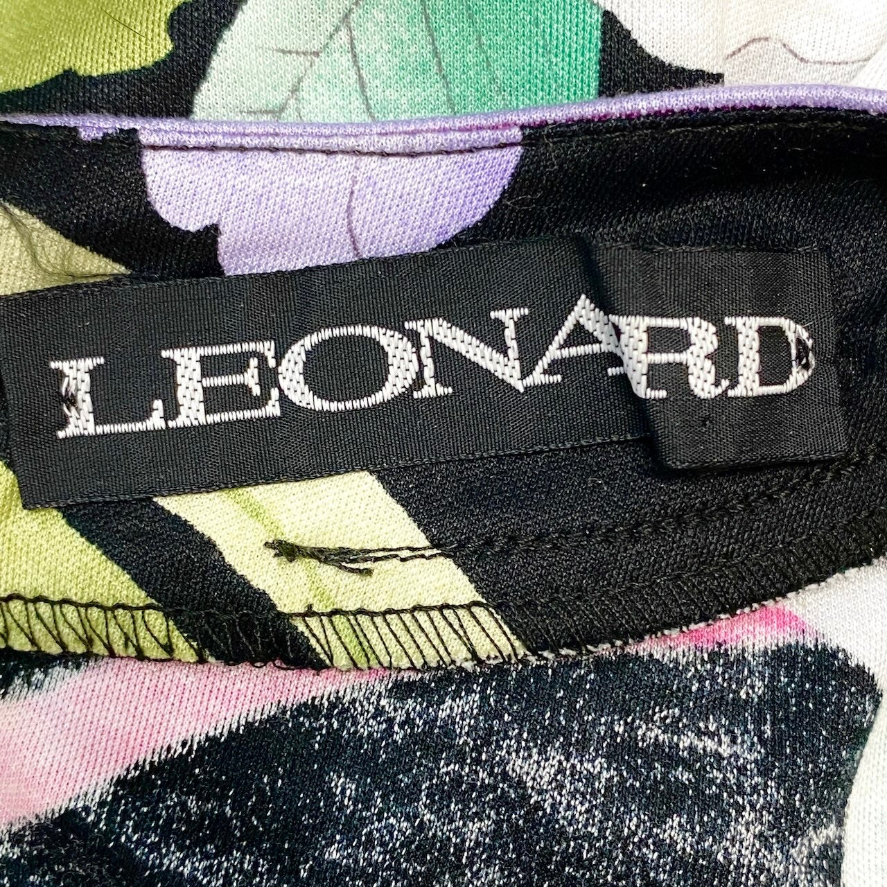27f17 LEONARD レオナール 半袖Tシャツ カットソー 美しい花柄プリント サイズL ブラック コットン100％ レディース 女性服u02t