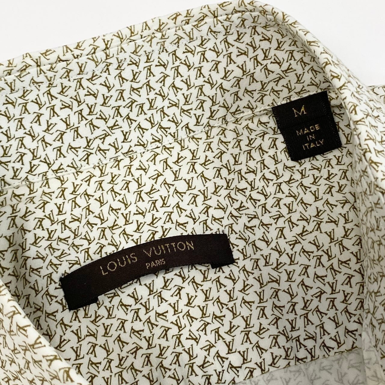 25e14 LOUIS VUITTON ルイヴィトン ロングスリーブシャツ コットンシャツ 総柄 イタリア製 Mサイズ ホワイト カーキ コットン100％ メンズ 男性用u02t
