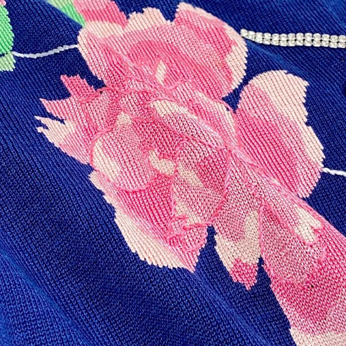 60d13 《美品》 LEONARD FASHION レオナール ロングスリーブ ニットカーディガン 花柄刺繍 ラインストーン装飾 裾フリル サイズ40 ブルー レディース 女性用u02t