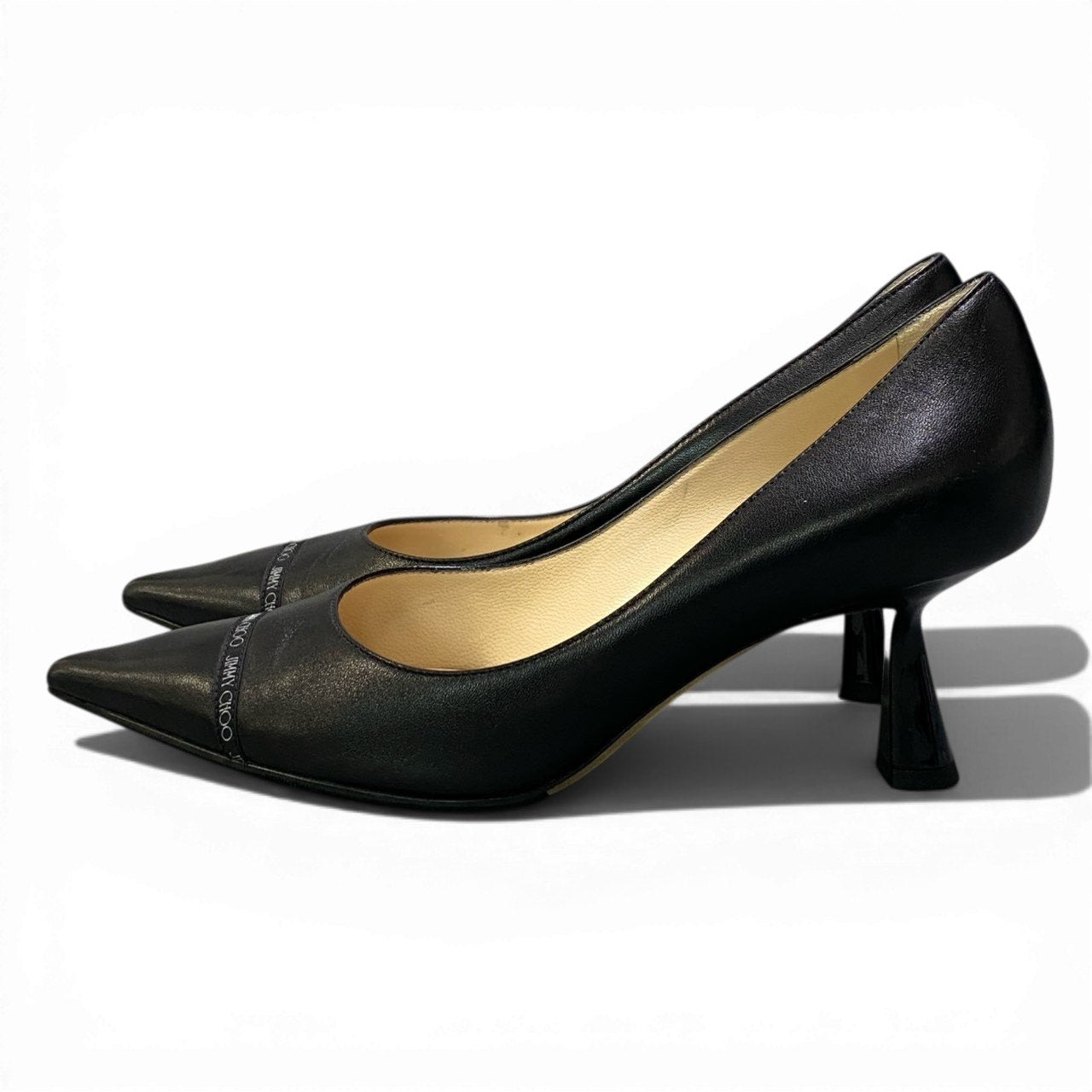 2c24 JIMMY CHOO ジミーチュウ ロゴテープ ポインテッドトゥ パンプス シューズ 37.5 ブラック レザー イタリア製u02t