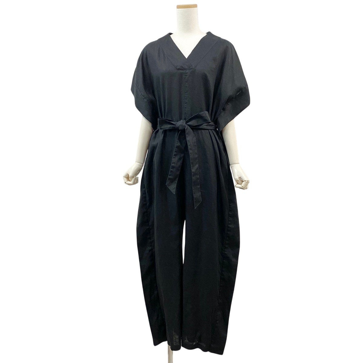 26g11 【美品】 HYKE ハイク 23ss LINEN JUMPSUIT ジャンプスーツ フレンチスリーブ オールインワン 231-16166 サイズ1 ブラック 麻100％ レディースu02t