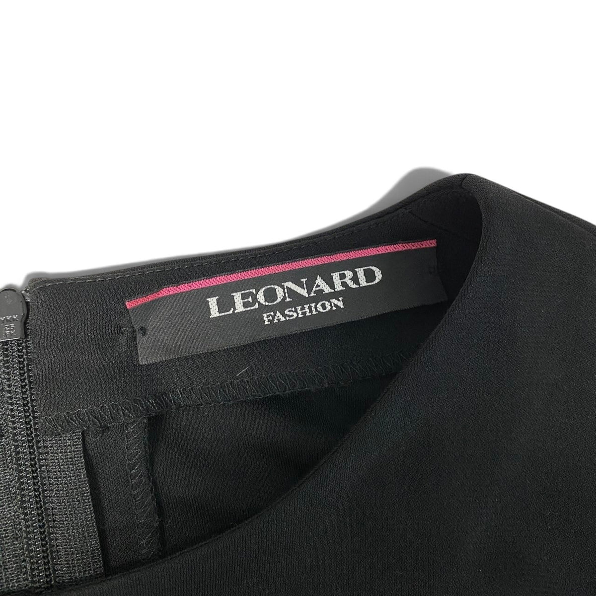 30j27 【美品】 LEONARD FASHION レオナール シアースリーブ ロングワンピース 美しい花柄プリント カンカン素材 サイズ1 ブラック レディースo07t