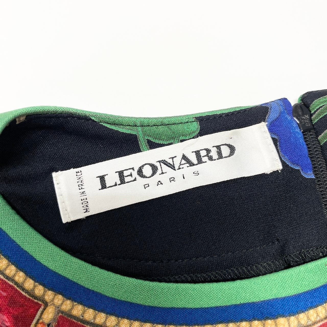 23c16 LEONARD レオナール シルクブラウス ロングスリーブカットソー 美しい花柄プリント 1サイズ マルチカラー シルク100％ レディース 女性用o07t