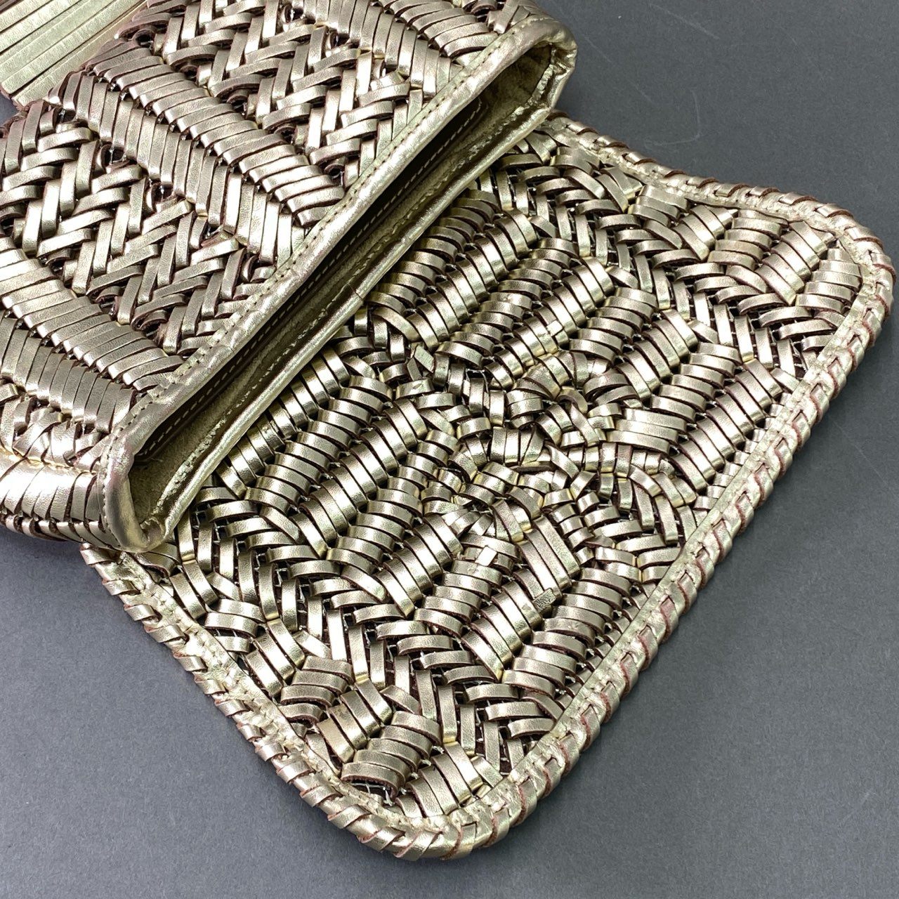Dl9 ANYA HINDMARCH アニヤハインドマーチ 編み込み クラッチバッグ ゴールド レザー 結婚式 セレモニー パーティ ポーチ カバン
