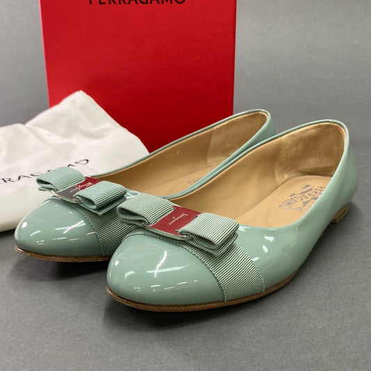 4a9 Salvatore Ferragamo サルヴァトーレ フェラガモ VARINA ヴァリナ エナメルフラットパンプス 7 1/2 Lucky Charme パテントレザー VARA ヴァラリボン シューズ