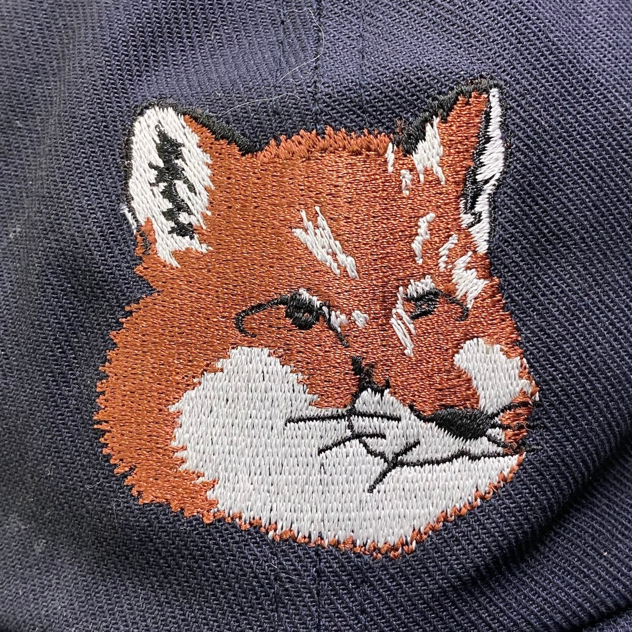 e16 【新品保管品】MAISON KITSUNE メゾンキツネ フォックスヘッドロゴ 6パネル キャップ 帽子 ネイビー レディース 女性用