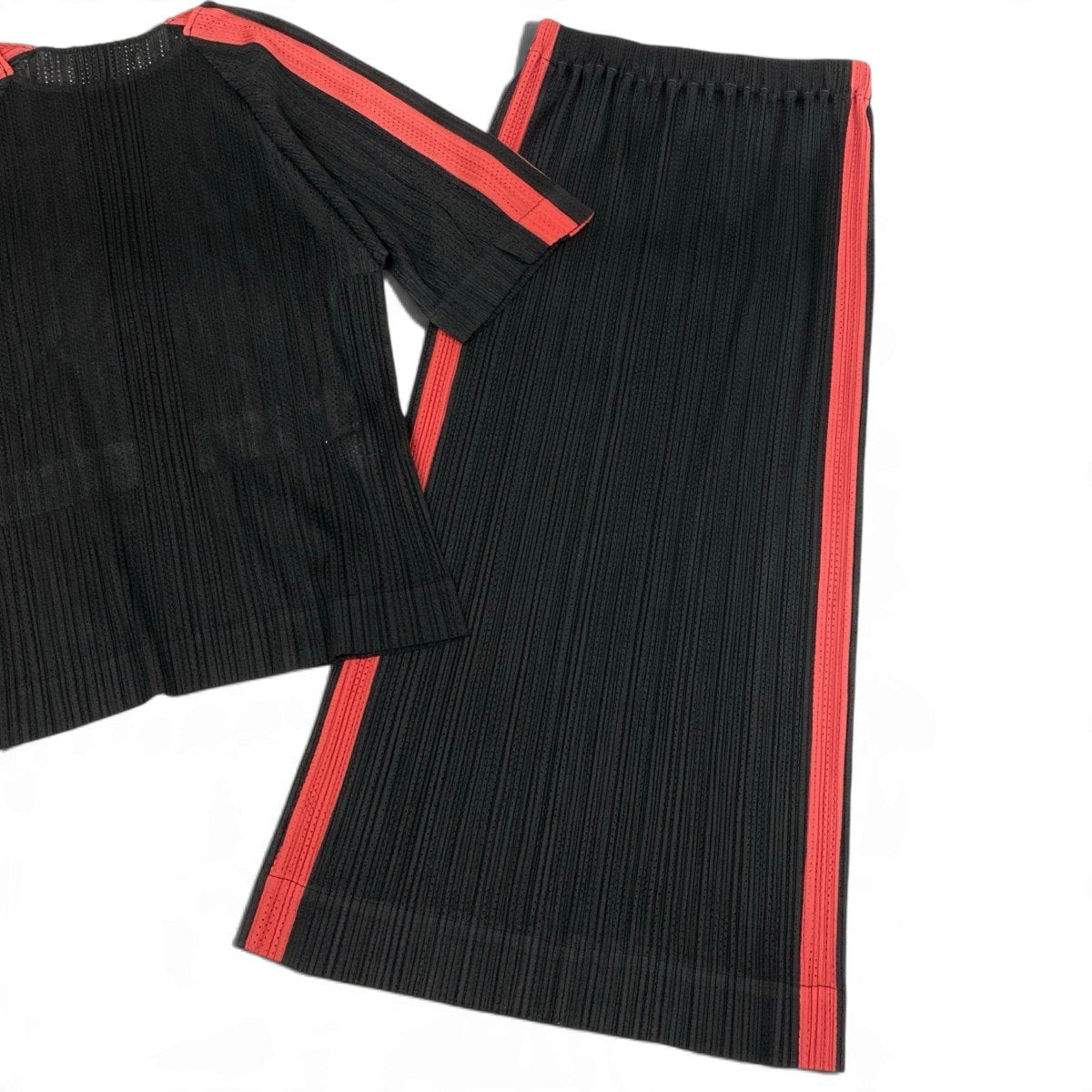 Aj15 ISSEY MIYAKE イッセイミヤケ プリーツ サイドライン セットアップ メッシュ サイズL ブラック レッド ポリエステル100％ レディースo07t