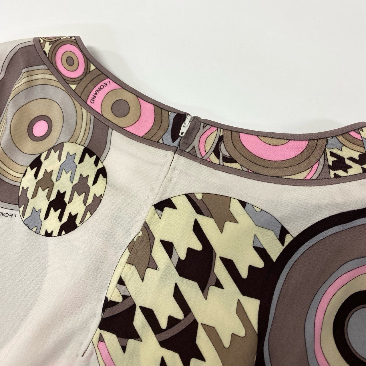 38k19【美品】LEONARD レオナール 長袖カットソー カンカン素材 総柄 クルーネック トップス 0179503 Lサイズ マルチカラー レディースu02t