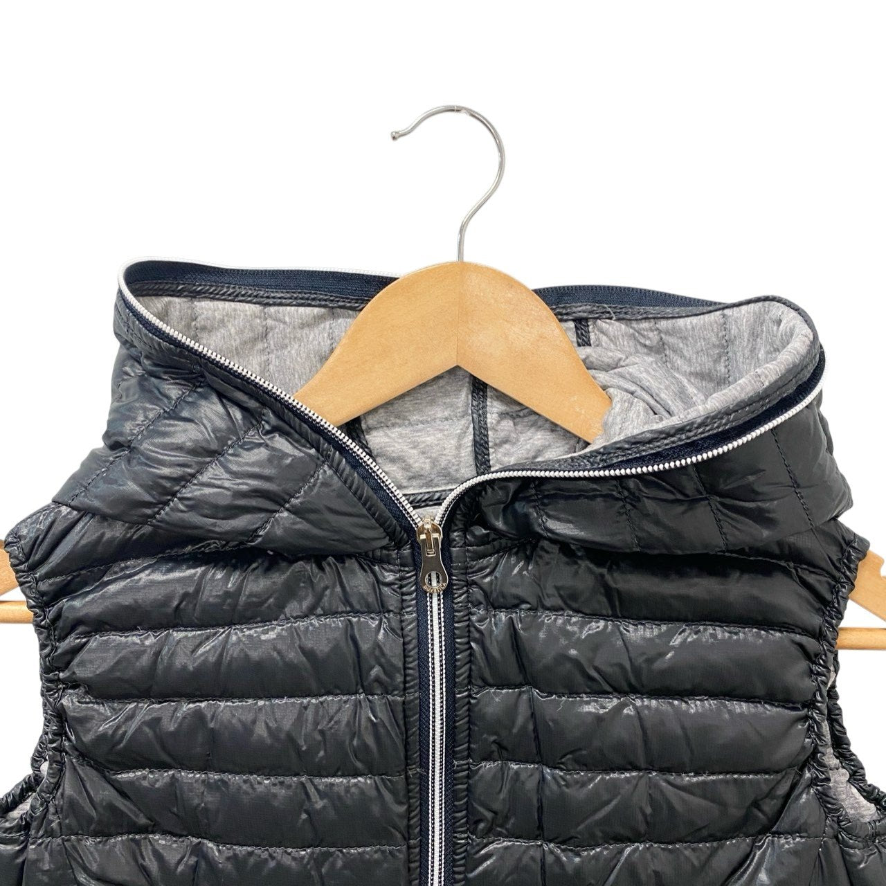 9b18【美品】DUVETICA ドュベティカ filira フーディーダウンベスト ナイロンダウンジャケット アウター 2276.00/1091 40サイズ ブラック レディースu02t