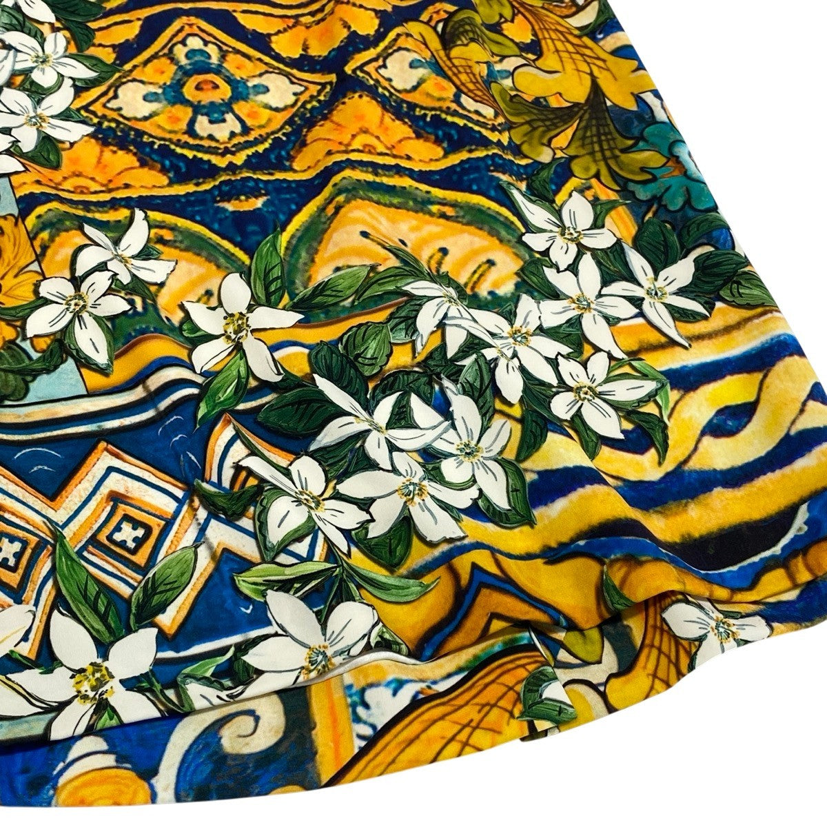 g13 【極美品】DOLCE＆GABBANA ドルチェアンドガッバーナ シルクスカート マヨルカ花柄 膝丈 イタリア製 38サイズ マルチカラー レディース 女性用u02t