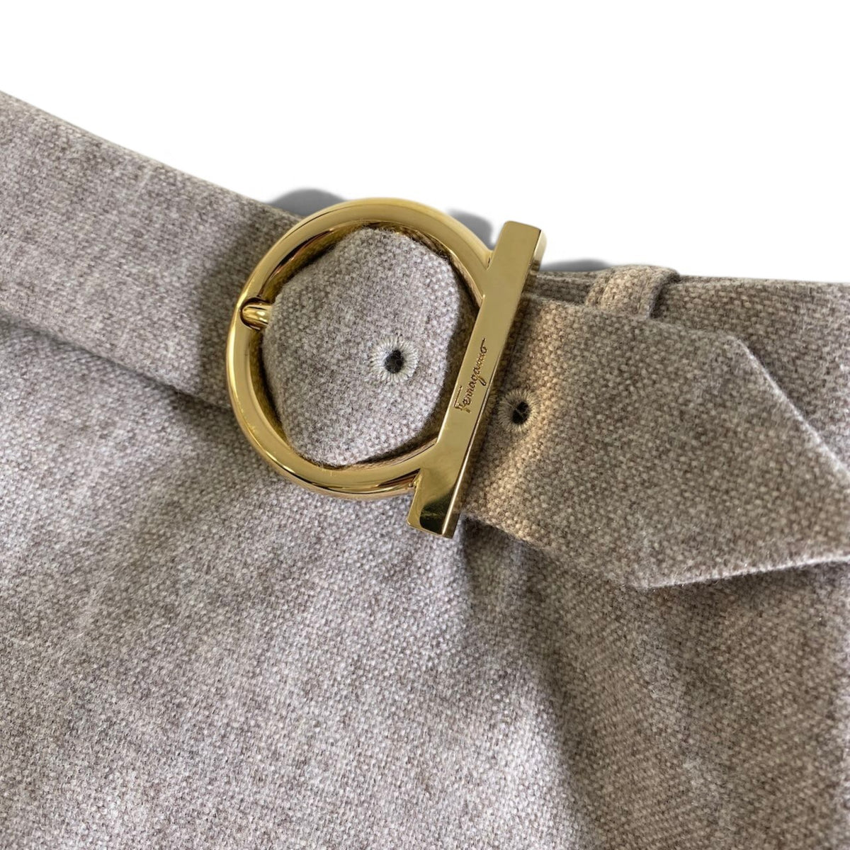 34j26 【極美品】 Salvatore Ferragamo サルヴァトーレフェラガモ ガンチーニベルト タックスカート シルクブレンド サイズ40 ベージュ系 レディースu02t