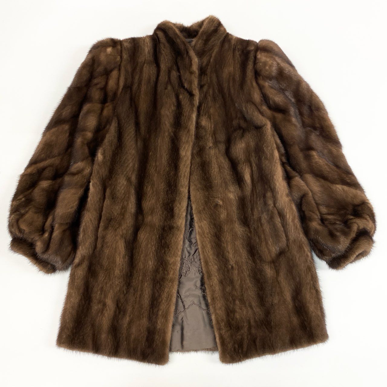 53k10《美品》 SAGA MINK サガミンク デミバフミンク セミロングコート 袖螺旋デザイン M相当 11 ブラウン 本毛皮 MINK FUR COAT 裏地刺繍 リアルファーt18r