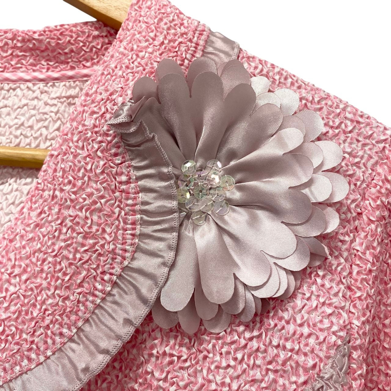 67c31 【未使用タグ付】 NOKO-PLEATS ノコプリーツ プリーツジャケット フラワープリント スパンコールボタン レディース 女性服 サイズ40 ピンク ポリエステル100％u02t