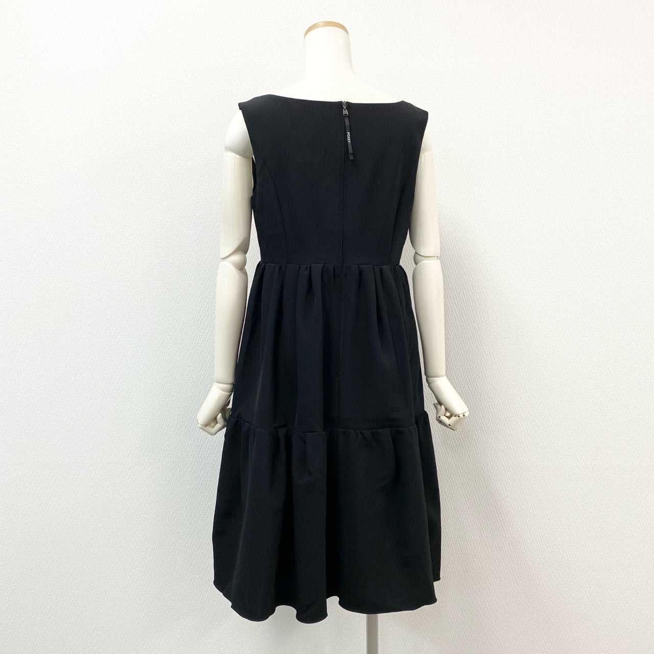 19f11 FOXEY NEW YORK フォクシーニューヨーク モダンエンパイアドレス バックティアード ノースリーブワンピース 42 ブラック レディース