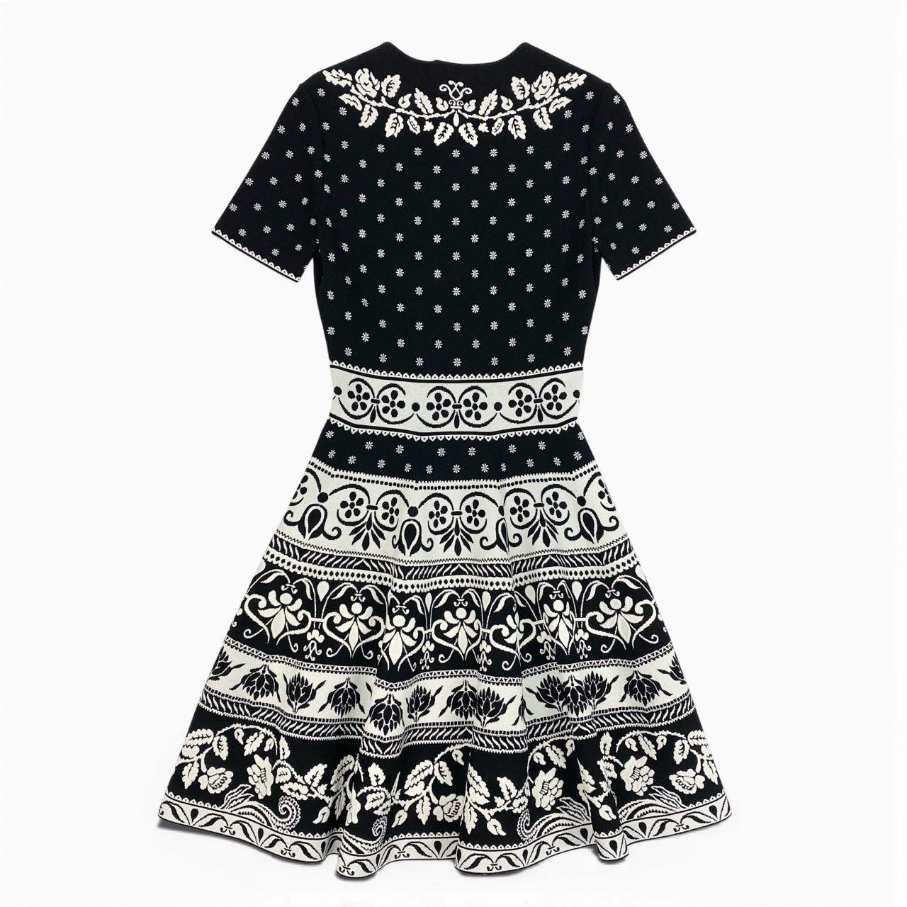 64a23 《美品》 ALEXANDER McQeen アレキサンダーマックイーン 半袖ワンピース ニットワンピース 花柄 立体フレア S ホワイト レディース 女性用u02t