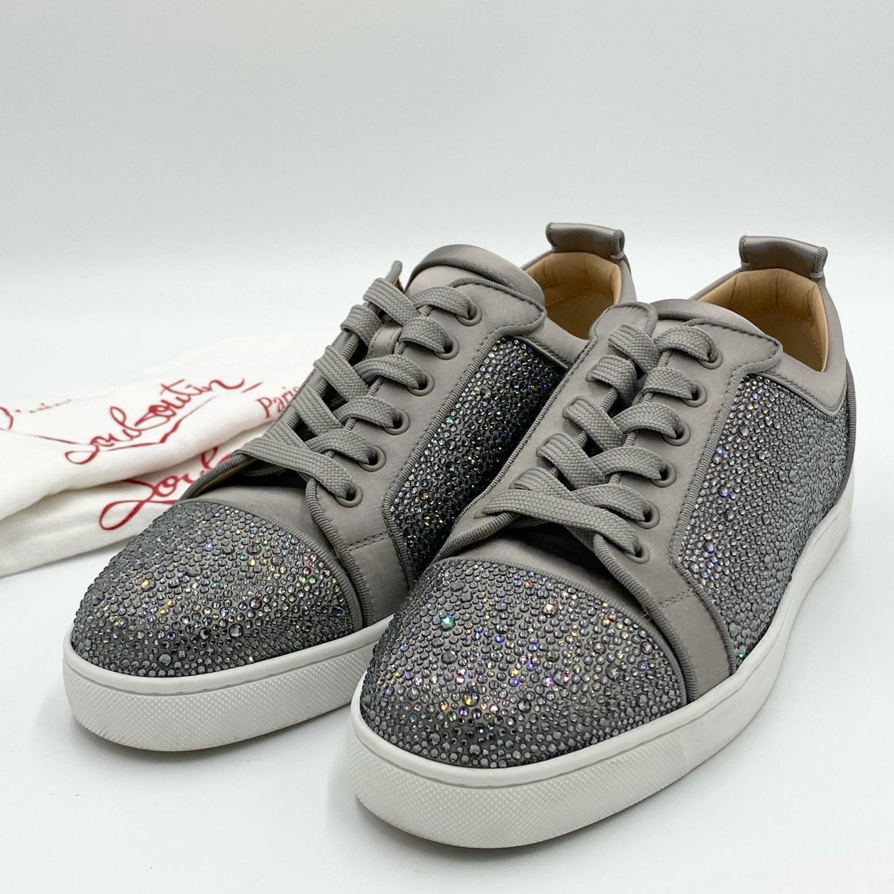 1h20《極美品》　Christian Louboutin クリスチャンルブタン LOUIS STRASS ルイスストラス ラインストーン サテン スニーカー シューズ サイズ42.5 グレー メンズ 紳士靴k02i