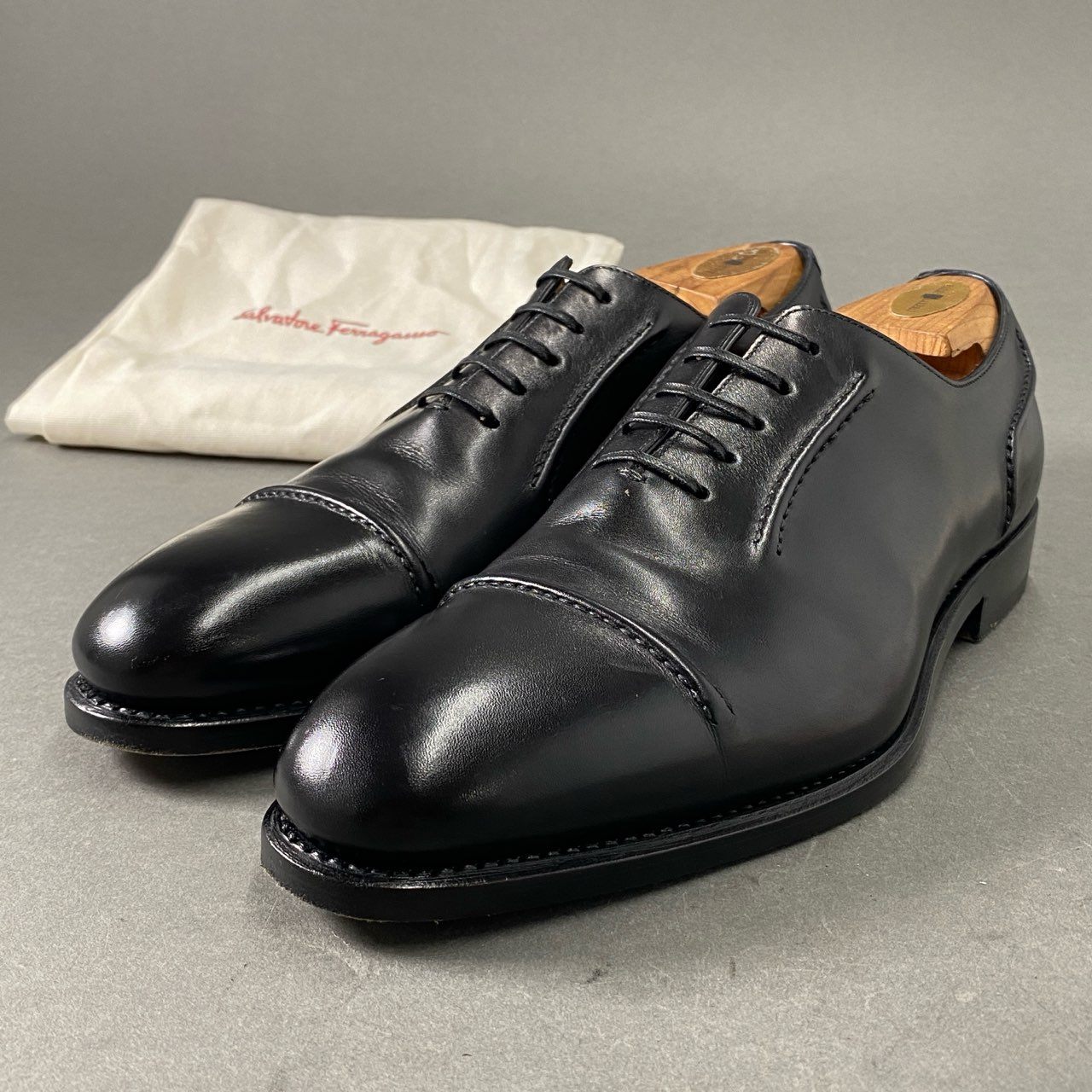 3f7 《美品》 Salvatore Ferragamo サルヴァトーレ フェラガモ キャップトゥ ドレスシューズ 7 1/2 ブラック レザー ビジネス フォーマル TRAMEZZA