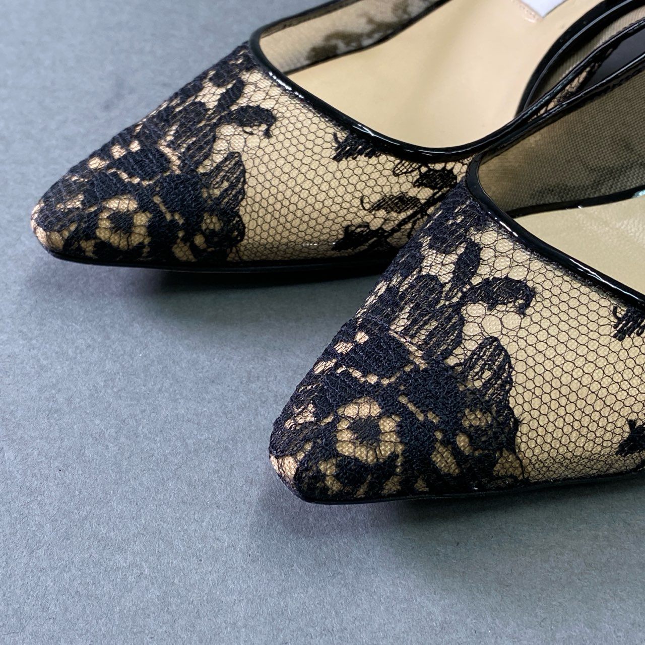 9f8 《美品》定価￥102.300 JIMMY CHOO ジミーチュウ ROMY 40 ロミー フラワーレース パンプス 37 ブラック シューズ 箱付き