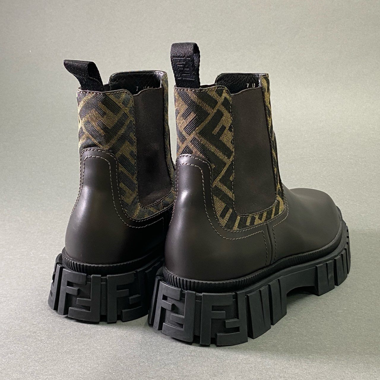 1e19 【イタリア製】FENDI フェンディ ズッカ柄 サイドゴアブーツ チェルシーブーツ サイズ7 ダークブラウン レザー メンズ 男性用 靴 レザーシューズ