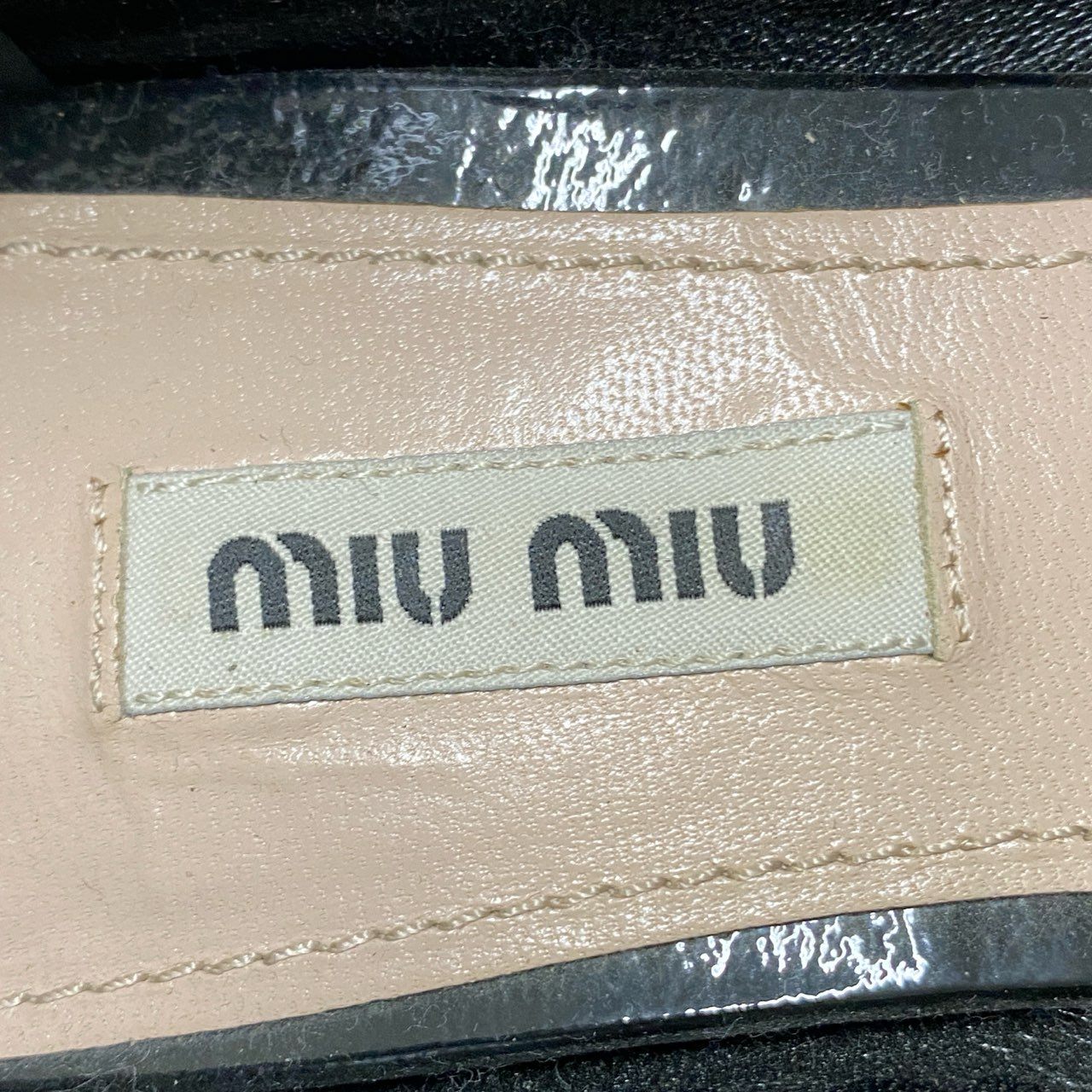 2a23 miu miu ミュウミュウ エナメルレザー リボン フラットシューズ フラットパンプス ビジュー レディース 女性用 サイズ37 ブラックu02t