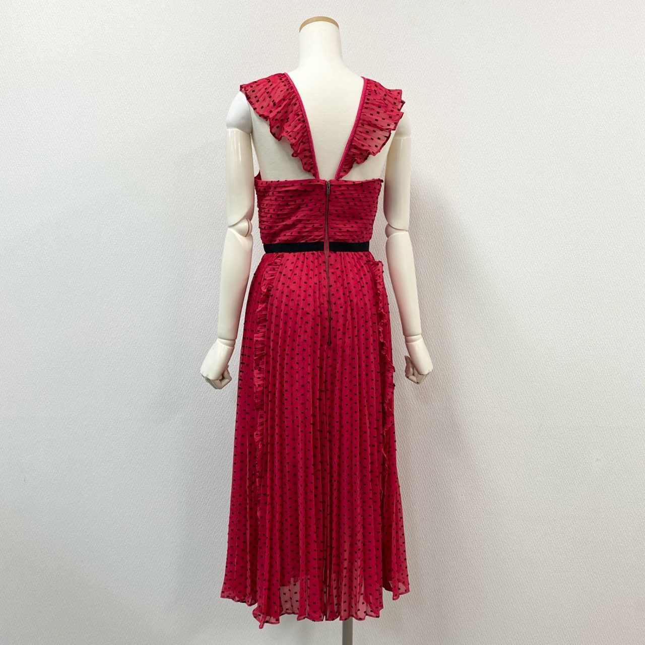 67j6 《未使用タグ付き》 self-portrait セルフポートレイト プリーツワンピース ドレスワンピース 総柄 フリル 肩だし◎ ロング丈 UK8 ピンク ブラックu02t