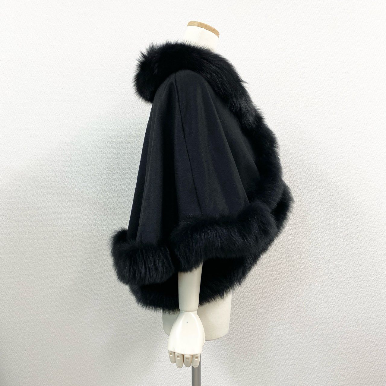 45a15 ブルーフォックス × カシミヤ100％ ポンチョ ケープ サイズM ブラック 本毛皮 Fox Fur Cashmere Capet18r