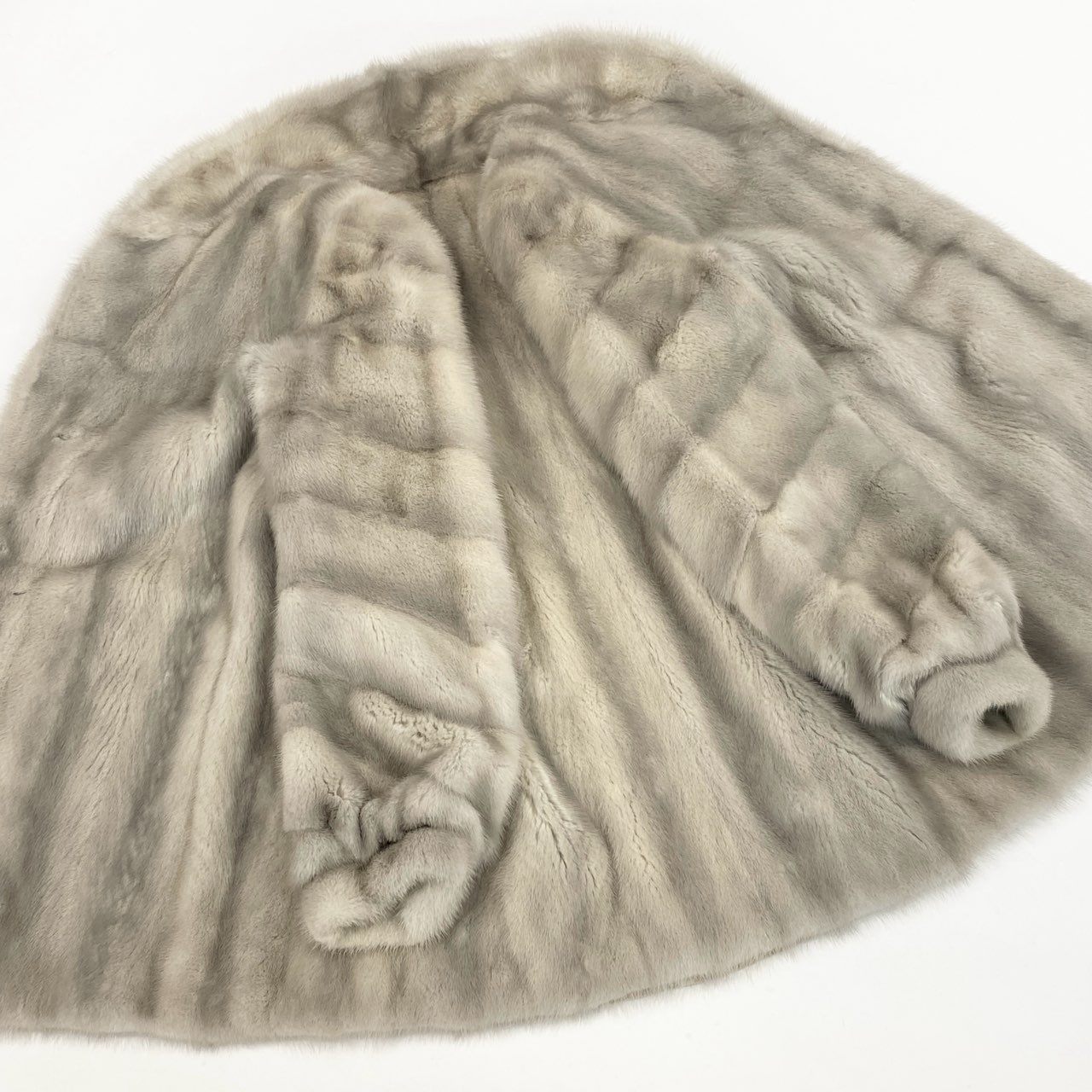 77L8 SAGA MINK サガミンク 銀サガ サファイアミンク 横段スリーブ ファーコート サイズ13号 シルバーグレー 最高級本毛皮 MINK FUR ポケット有t18r