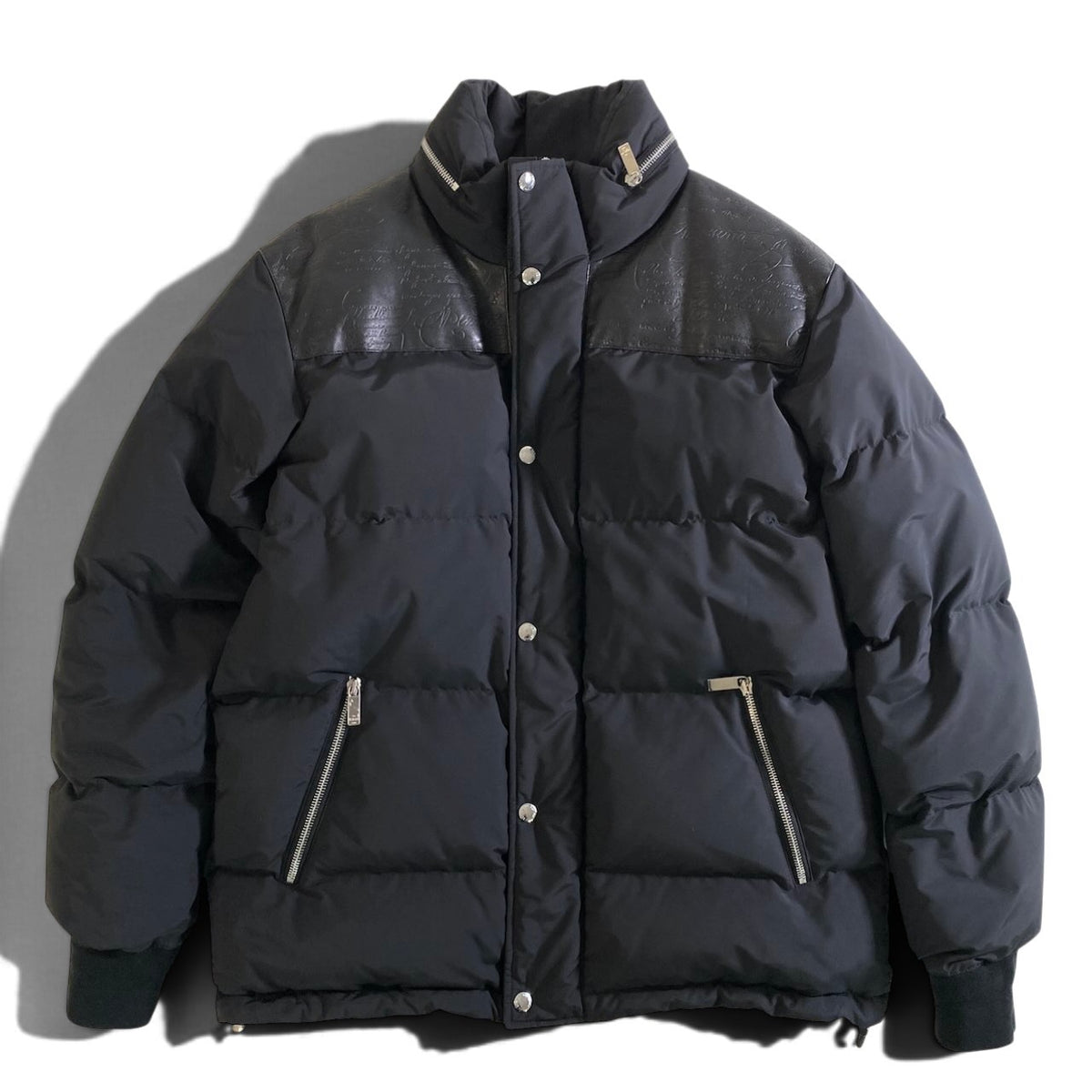 10j28《入手困難》 Berluti ベルルッティ カリグラフィー レザー使い ダウンジャケット R18OBL90W Size 48 ブラック ガーメント付t18r