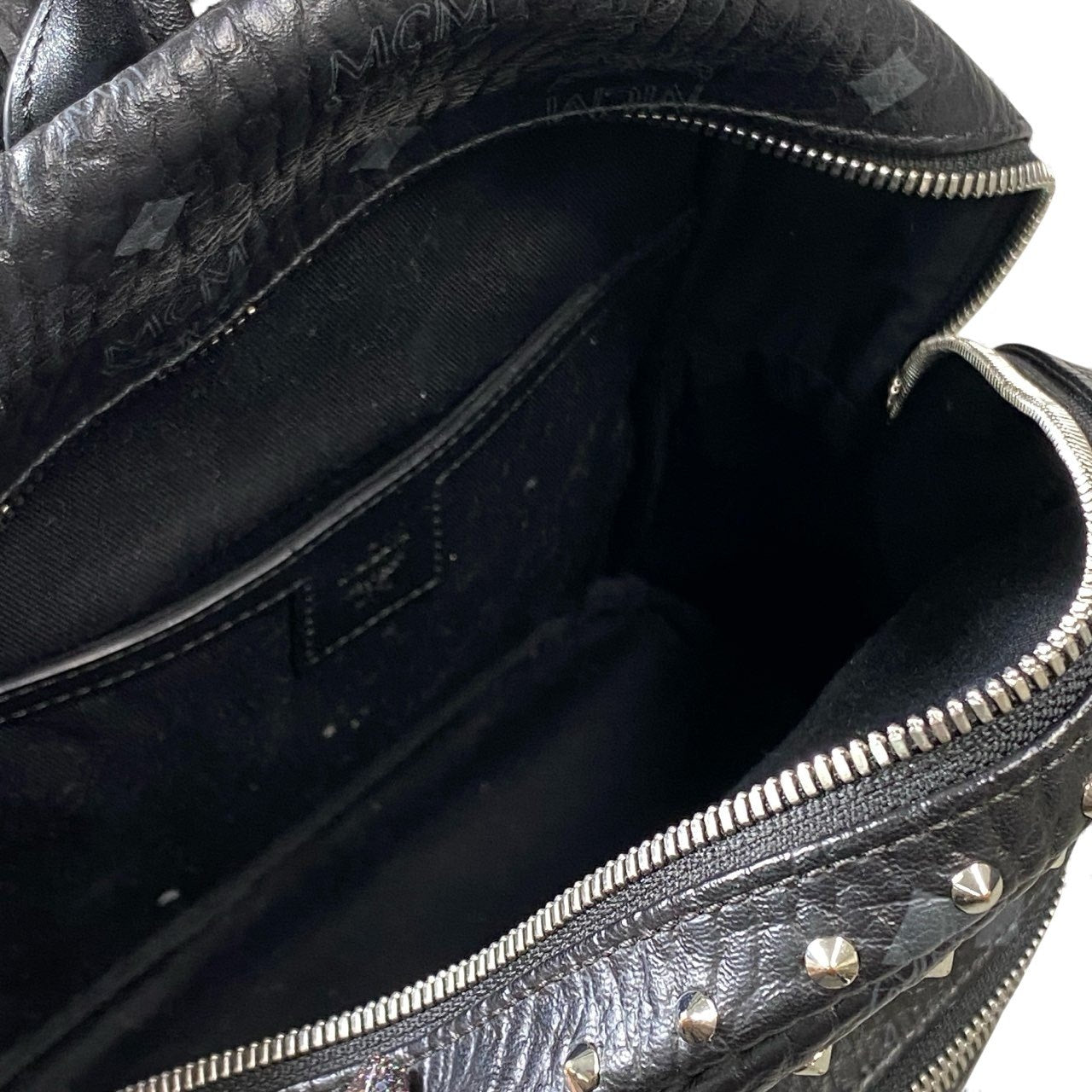 k16《美品》 MCM エムシーエム STARK BACK PACK スタッズ リュック MINI ブラック レザー バックパック カバン 鞄t18r