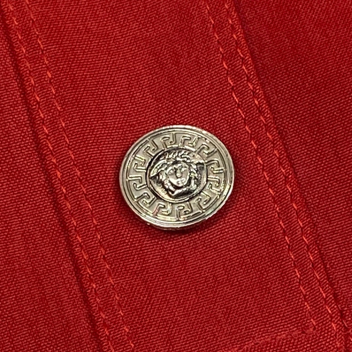 Ii7 【美品】 GIANNI VERSACE ジャンニヴェルサーチ ヴィンテージジャケット メデューサボタン サイズ40 レッド シルク100％ レディースk02i