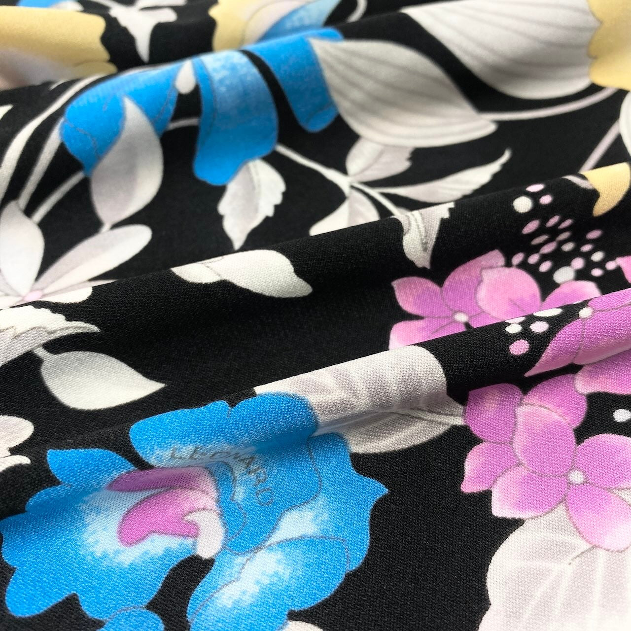 15d12 【美品】 LEONARD FASHION レオナール 膝丈ワンピース 美しい花柄プリント カンカン素材 日本製 サイズ42 ブラック レディース 女性用u02t