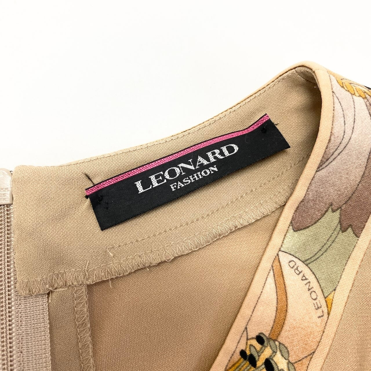 80e6 LEONARD FASHION レオナール 花柄切替プリント ロングワンピース ロングスリーブ カンカン素材 Vネック サイズ42 ベージュ レディース 女性服o07t