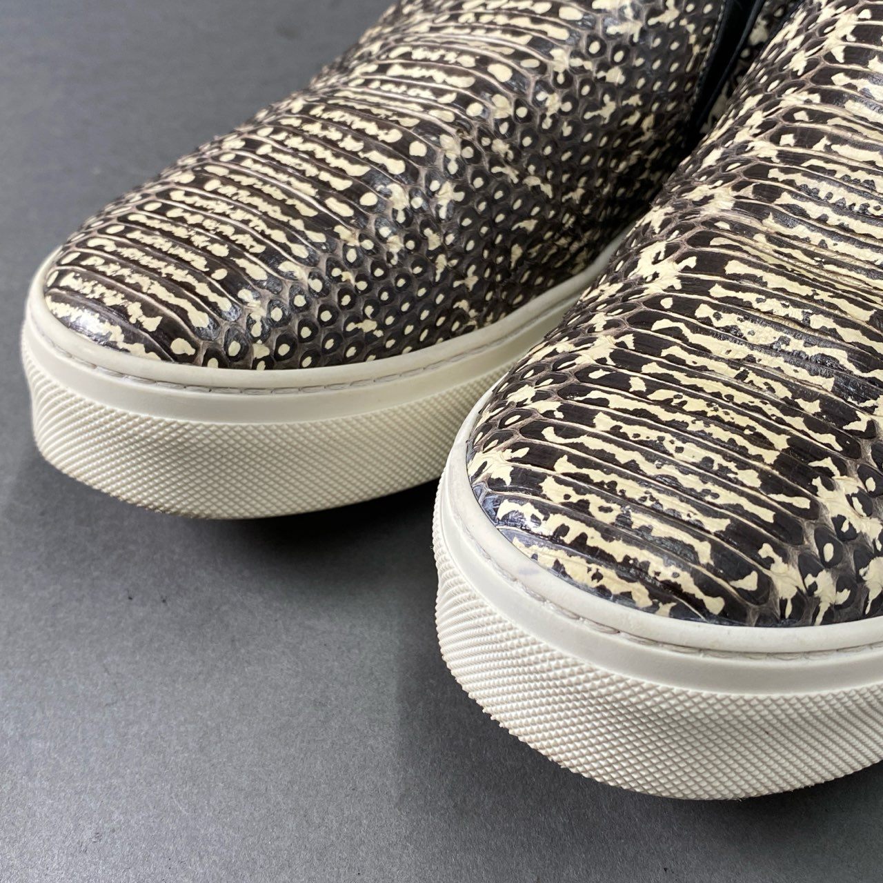 3d4 CELINE セリーヌ パイソン スリッポン スニーカー 42 アイボリー シューズ イタリア製 Slip-on