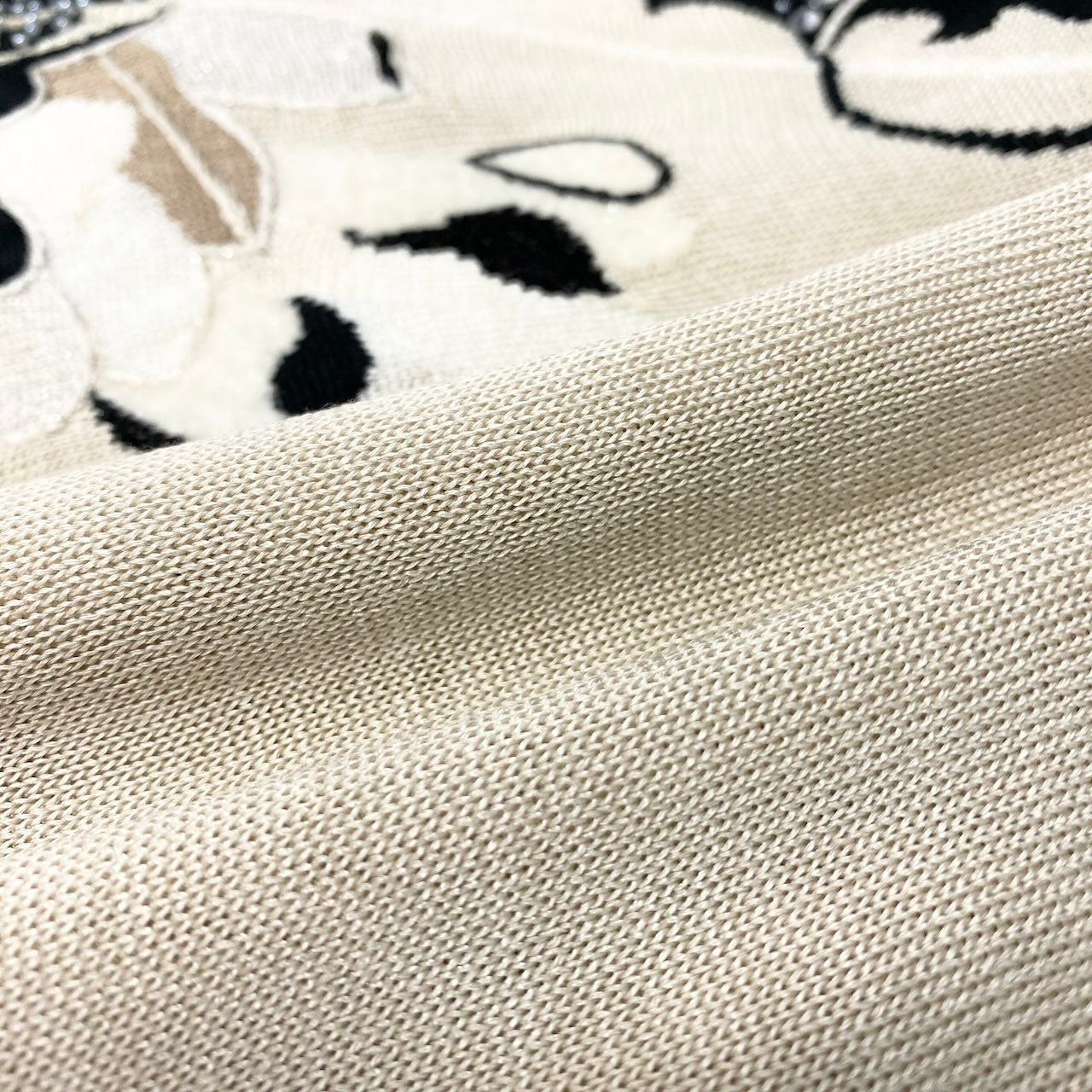 14d13 LEONARD FASHION レオナール ロングスリーブ ニットカットソー チュニック 花柄刺繍 ビーズ ラインストーン装飾 薄手 LL アイボリー レディース 女性用o07t