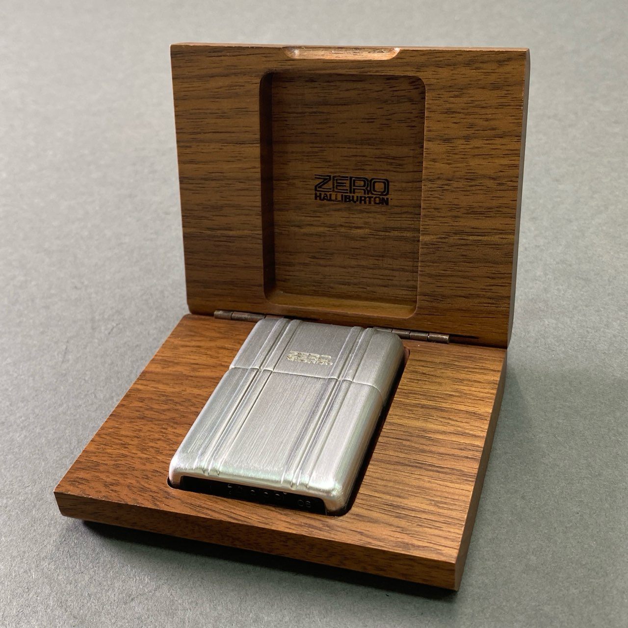 11f11 ZIPPO ジッポ × ZERO HALLIBURTON ゼロハリバートン オイルライター 喫煙具 シルバー 専用木製ケース付き