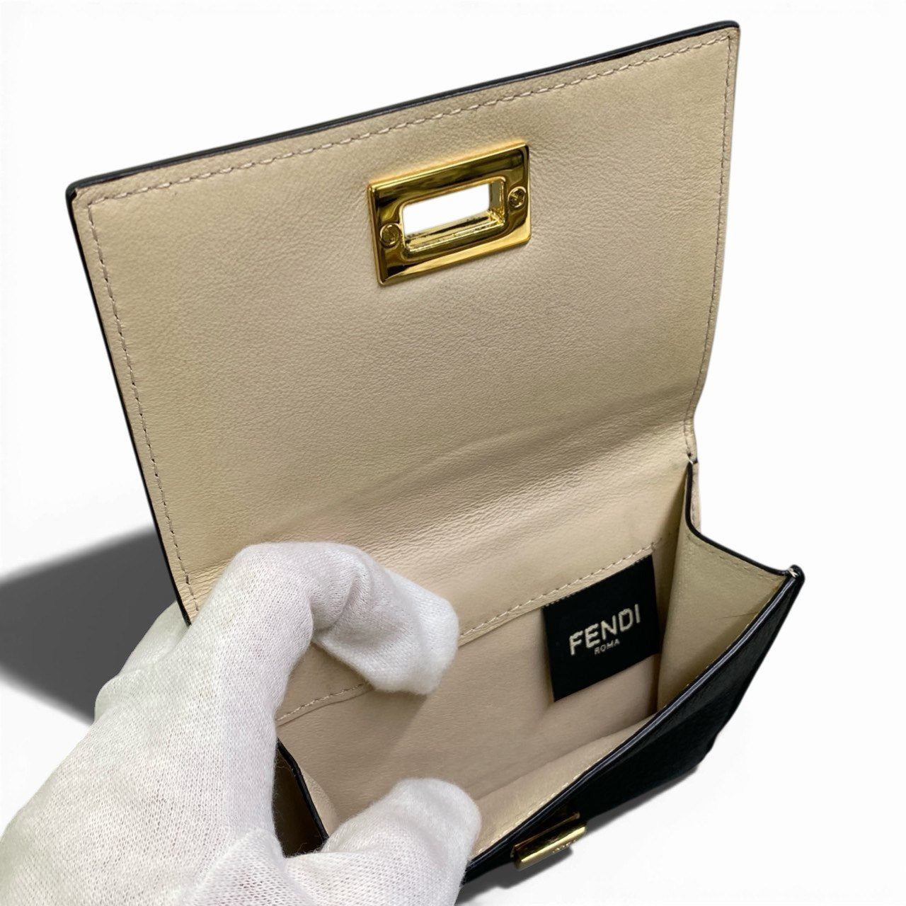 b17 FENDI Peekaboo Turnlock Tri-fold Compact Walletta1