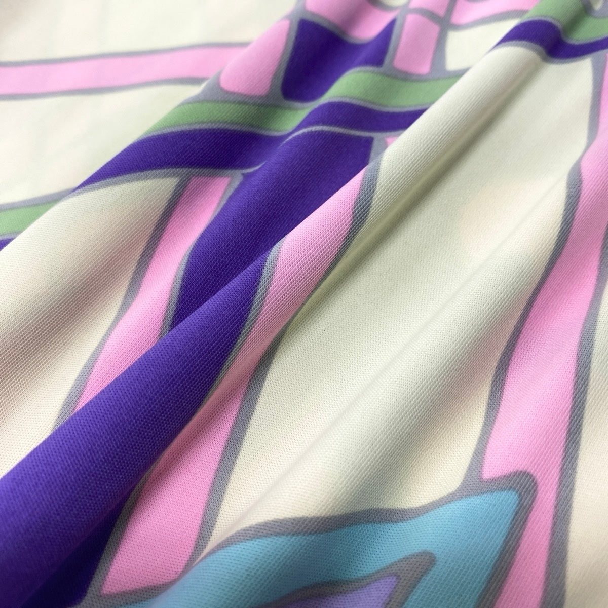 26g18 LEONARD PARIS レオナール LABEL FUCHSTIA Vネック 総柄ワンピース イタリア製 サイズ44 マルチカラー レディースu02t