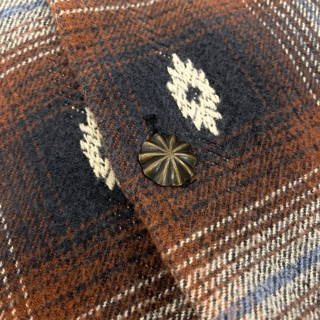 27L1 STIFF スティッフ 長袖 チェックシャツ ネルシャツ コンチョ ネイティブ柄 刺繍  S ブラウン ネイビー オフホワイト コットン100％u02t